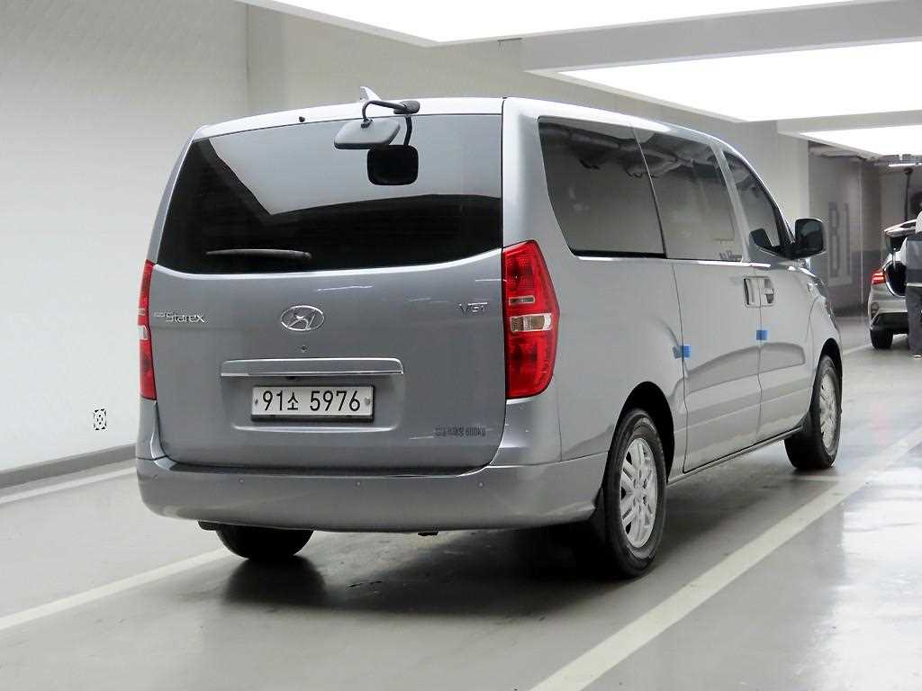 HYUNDAI Starex - Vista 4