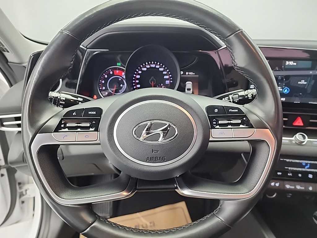 HYUNDAI Avante - Vista 9