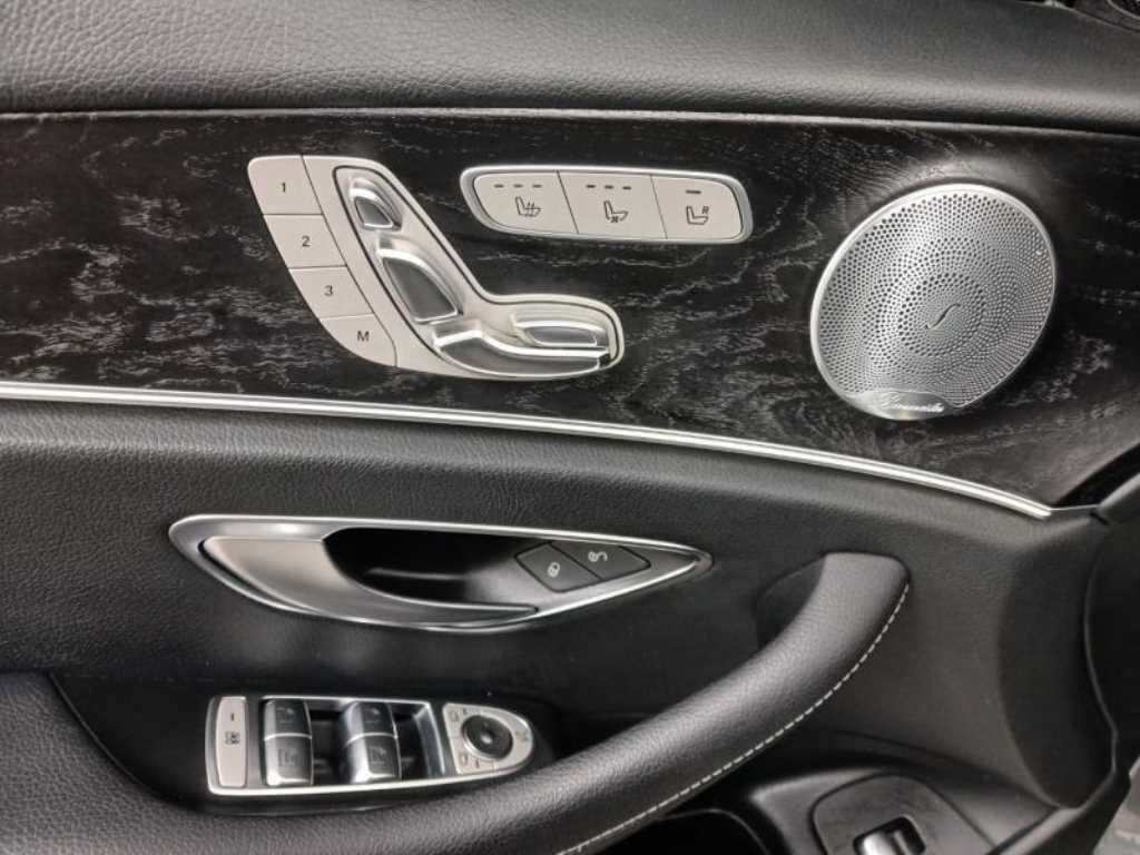 Mercedes Benz E class - Vista 8