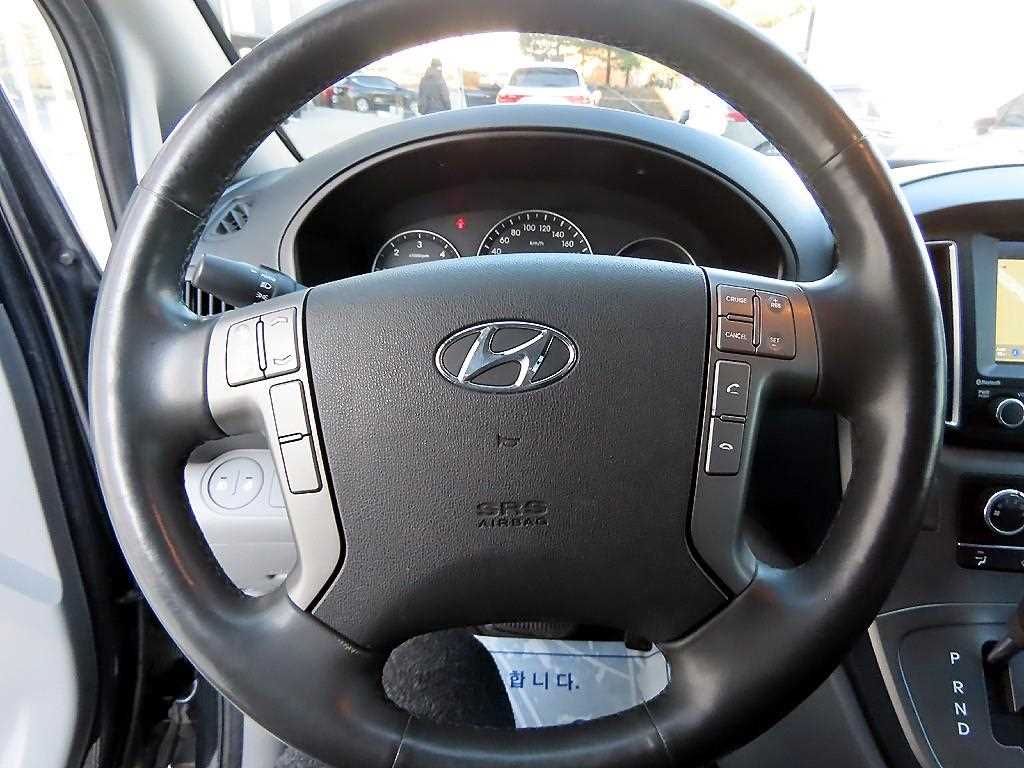 HYUNDAI Starex - Vista 8