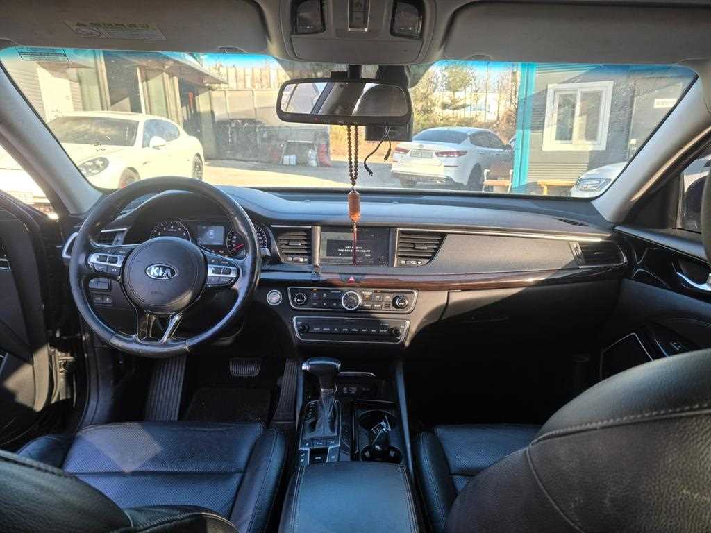 KIA K7 - Vista 9