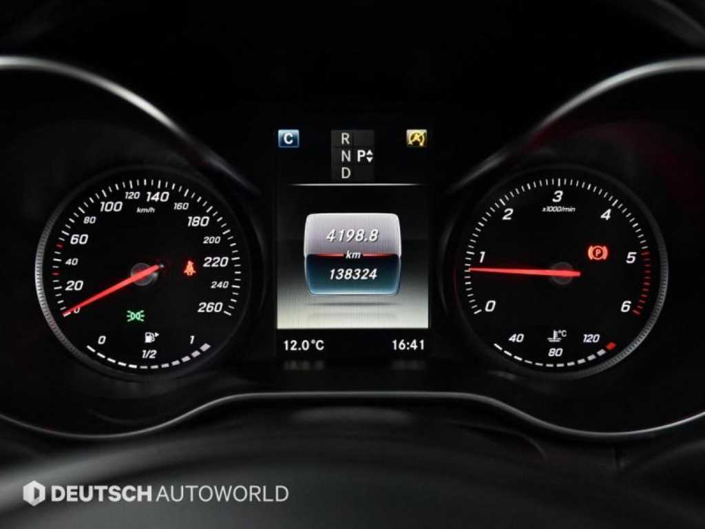 Mercedes Benz C Class - Vista 8