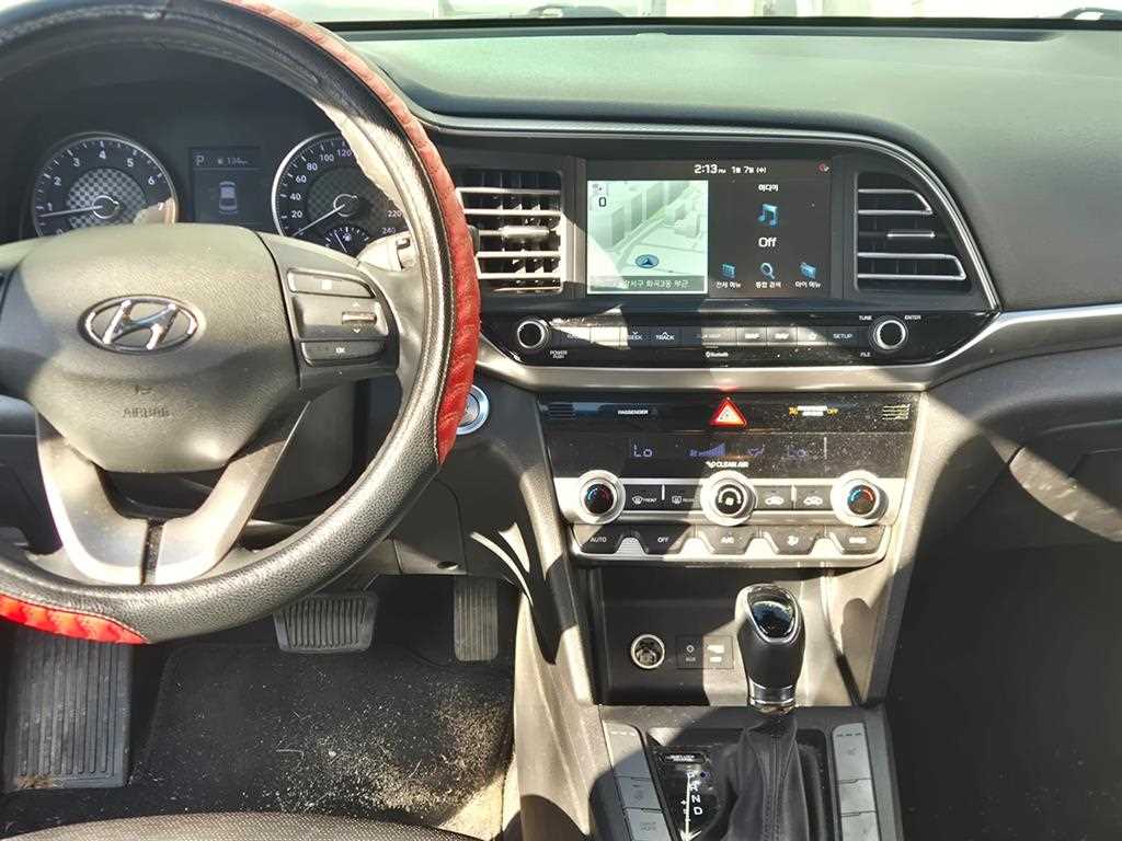 HYUNDAI Avante - Vista 6