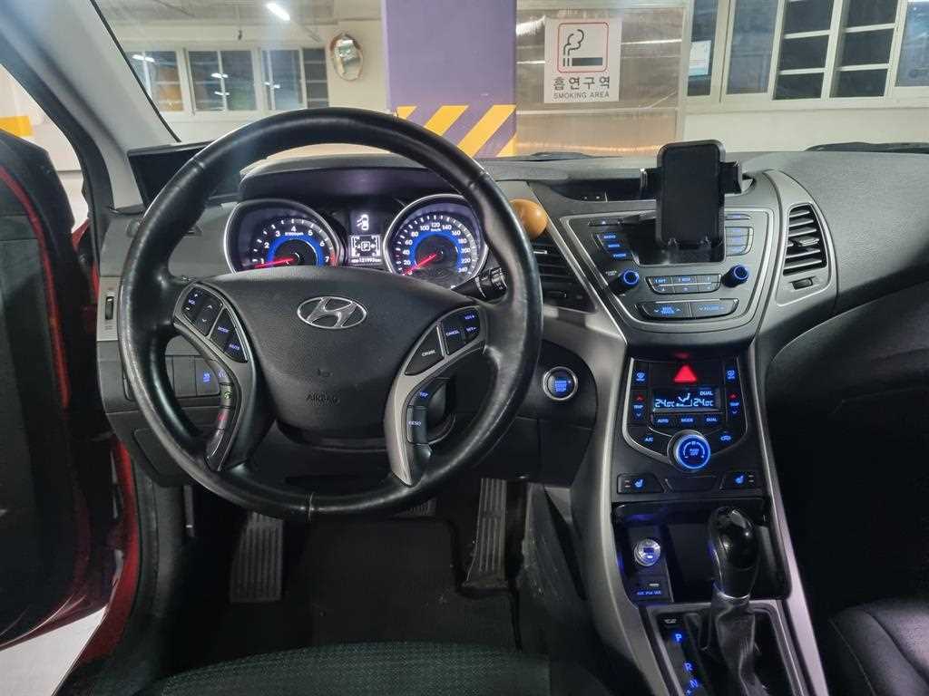 HYUNDAI Avante - Vista 6