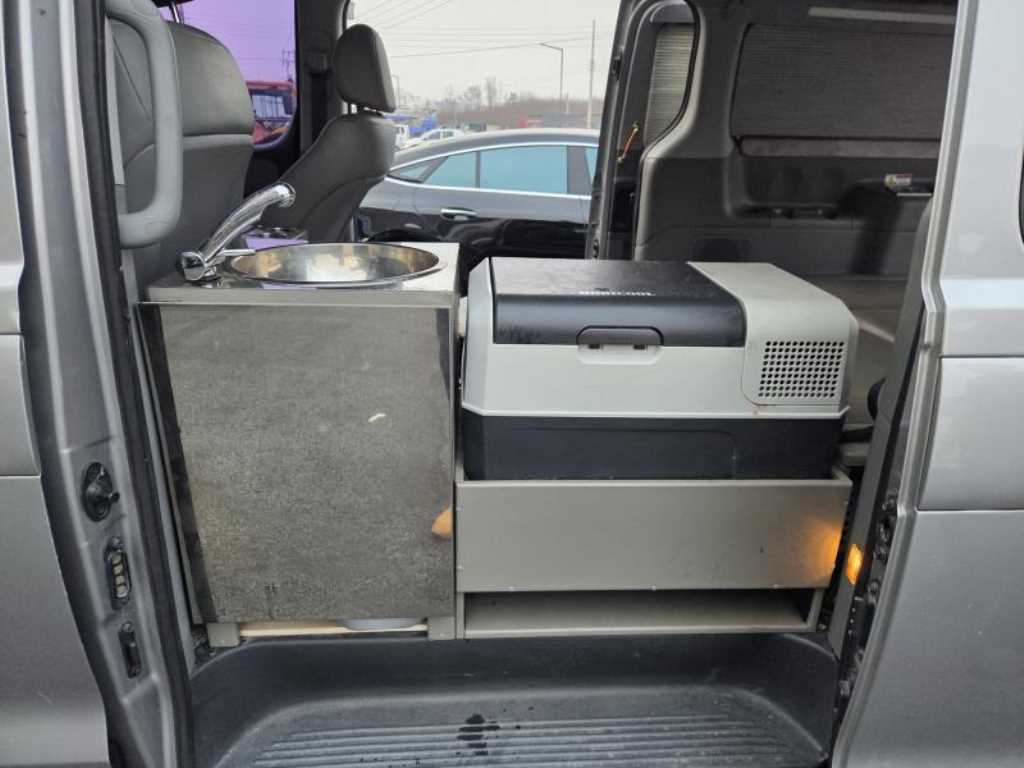 HYUNDAI Starex - Vista 6