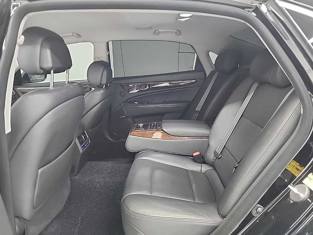 HYUNDAI Equus - Vista 12