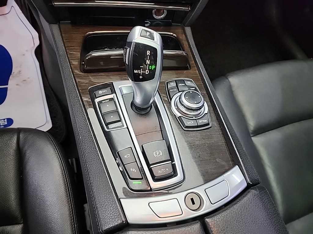 BMW 7 Series - Vista 8