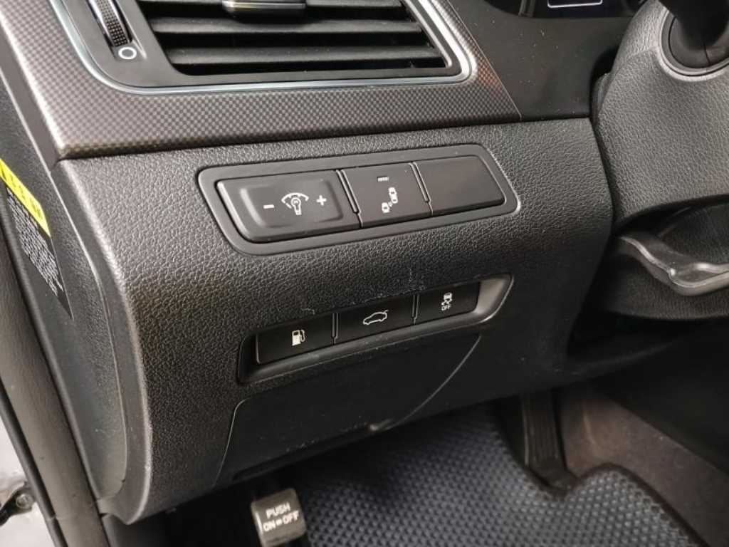 HYUNDAI Sonata - Vista 12