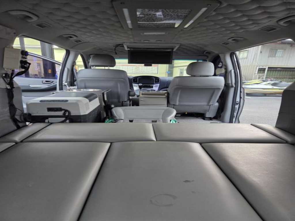 HYUNDAI Starex - Vista 10