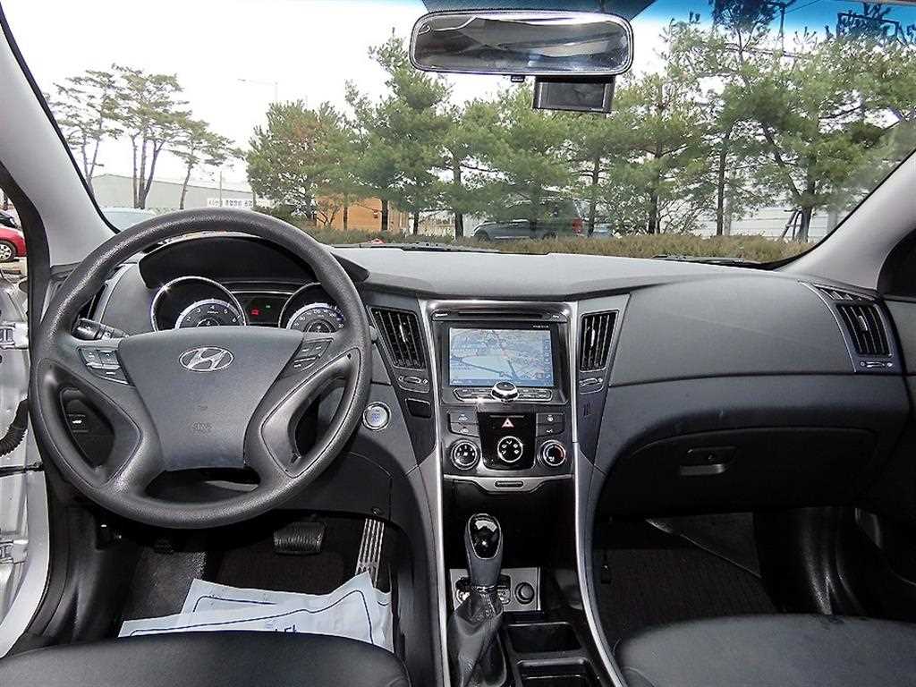 HYUNDAI Sonata - Vista 7