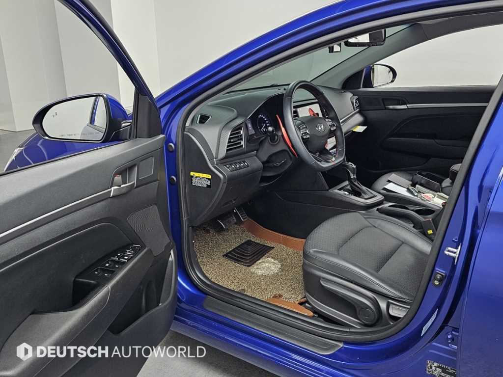 HYUNDAI Avante - Vista 11