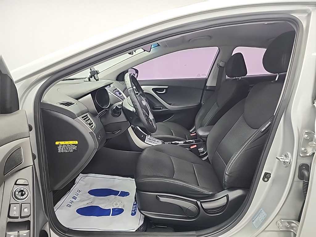 HYUNDAI Avante - Vista 11