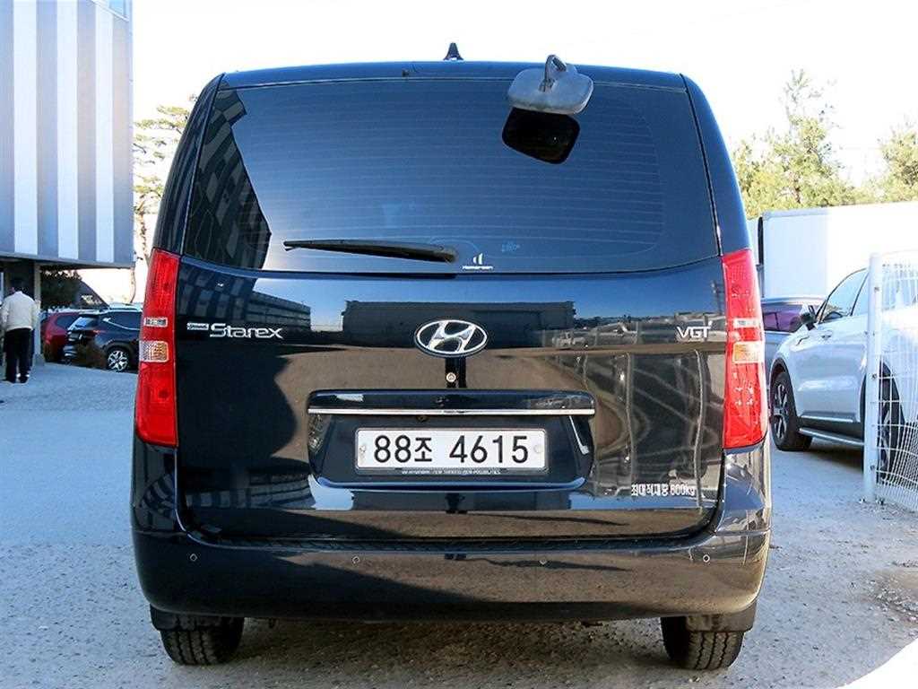 HYUNDAI Starex - Vista 4
