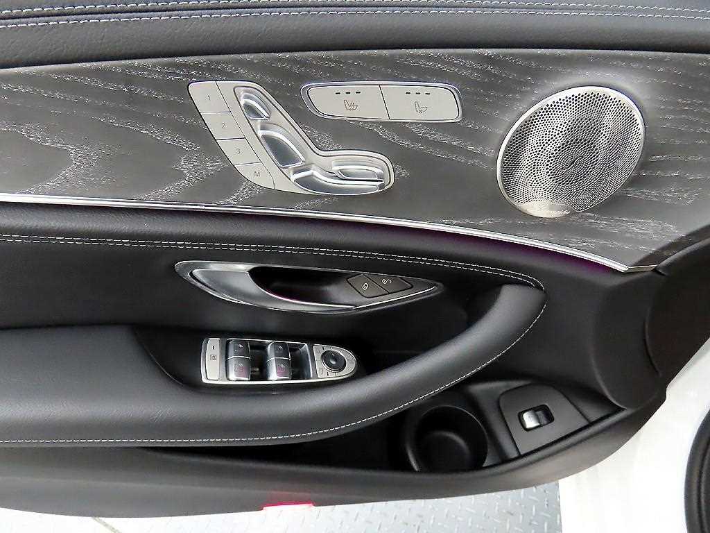 Mercedes Benz E class - Vista 11