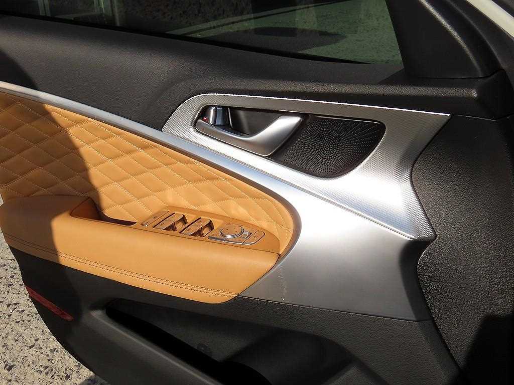 Genesis G70 - Vista 11