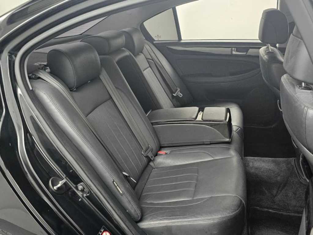 HYUNDAI Genesis - Vista 12