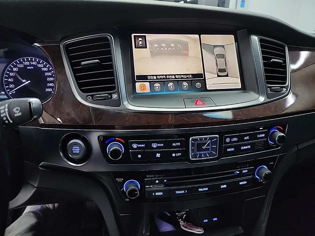 HYUNDAI Equus - Vista 10