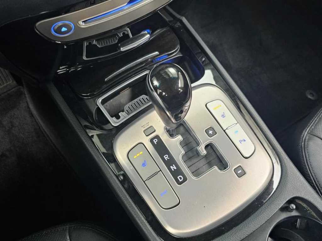 HYUNDAI Genesis - Vista 9