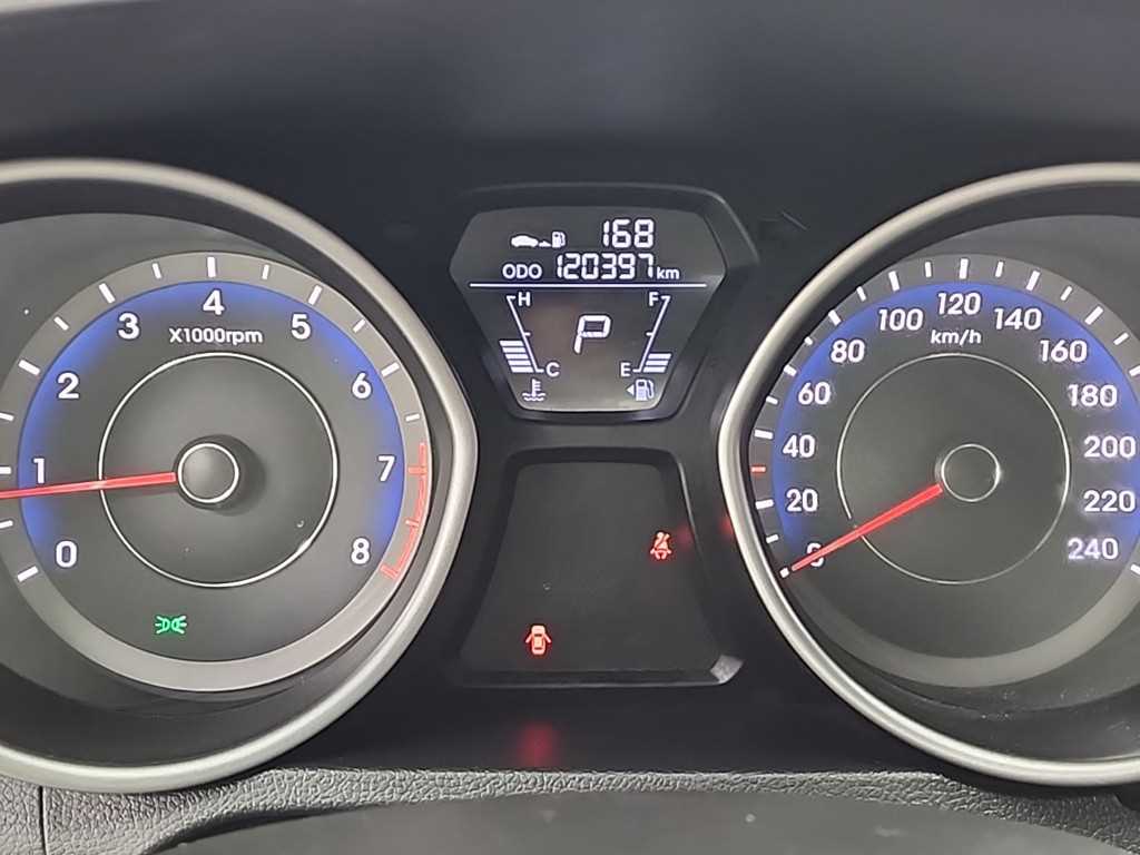 HYUNDAI Avante - Vista 6