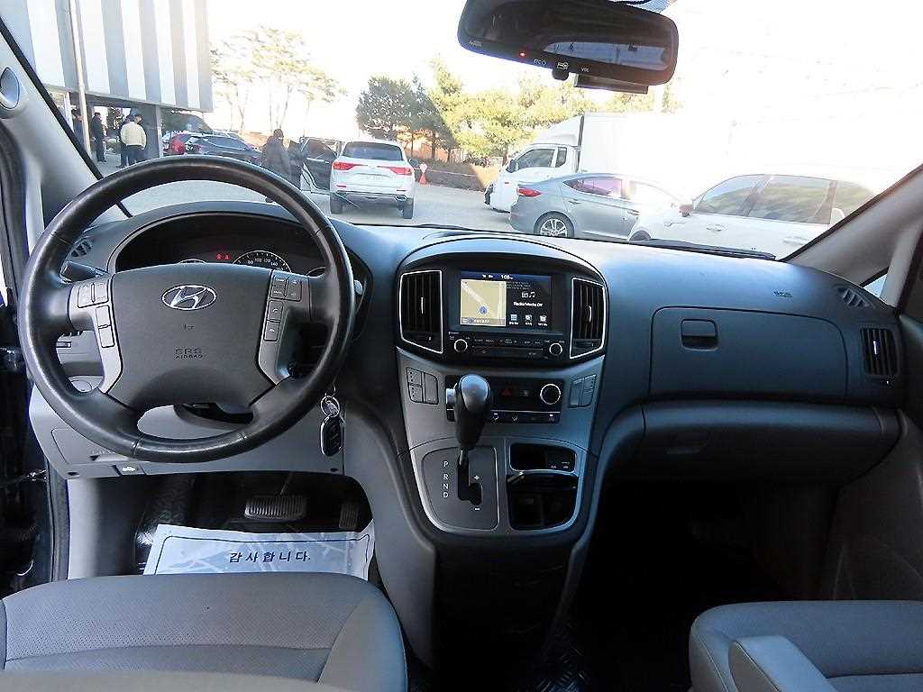 HYUNDAI Starex - Vista 7