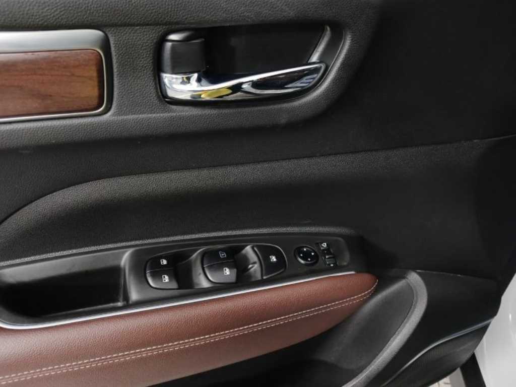 SAMSUNG QM6 - Vista 9