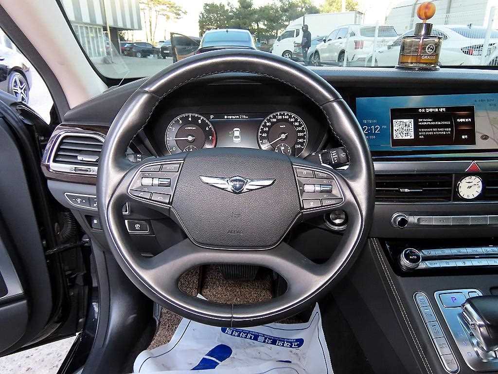 Genesis G90 - Vista 8