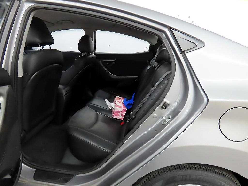 HYUNDAI Avante - Vista 6