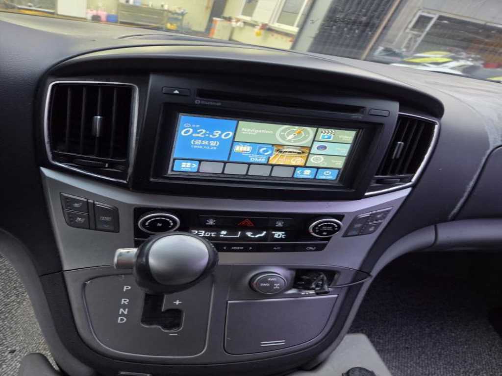 HYUNDAI Starex - Vista 9