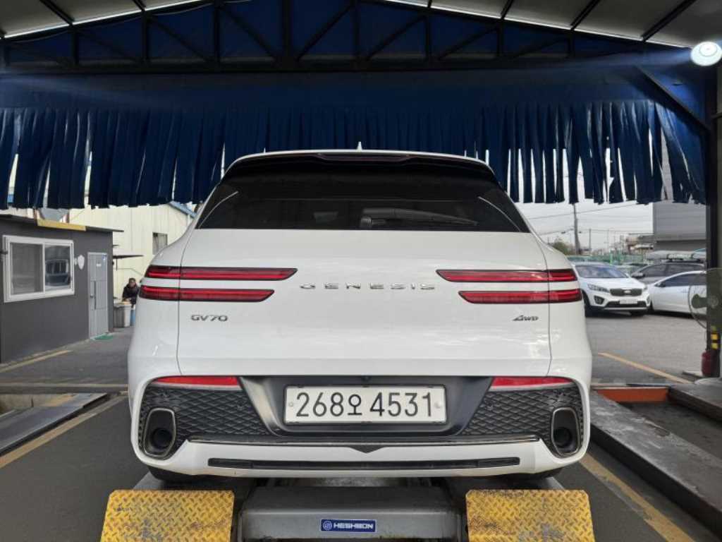 Genesis GV70 - Vista 4