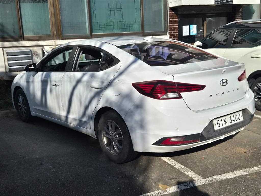 HYUNDAI Avante - Vista 3