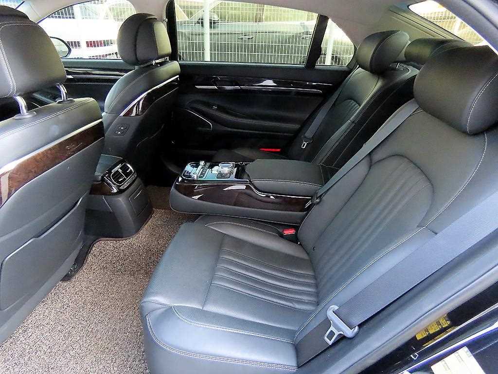 Genesis G90 - Vista 6