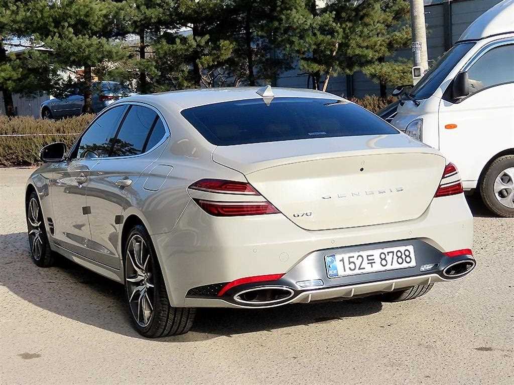 Genesis G70 - Vista 3