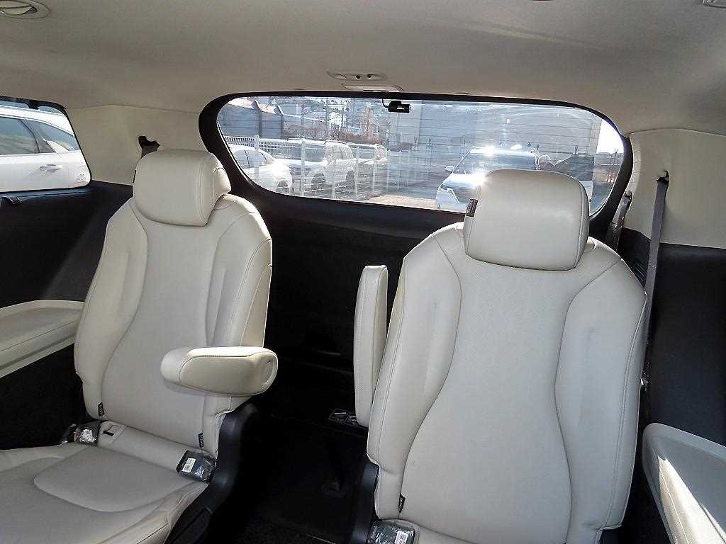KIA Carnival - Vista 7