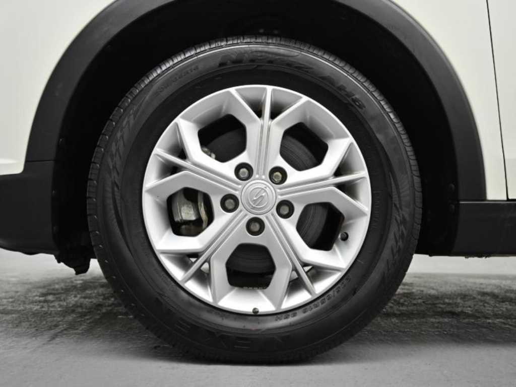 Ssangyong Tivoli - Vista 5