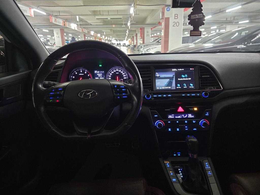 HYUNDAI Avante - Vista 6