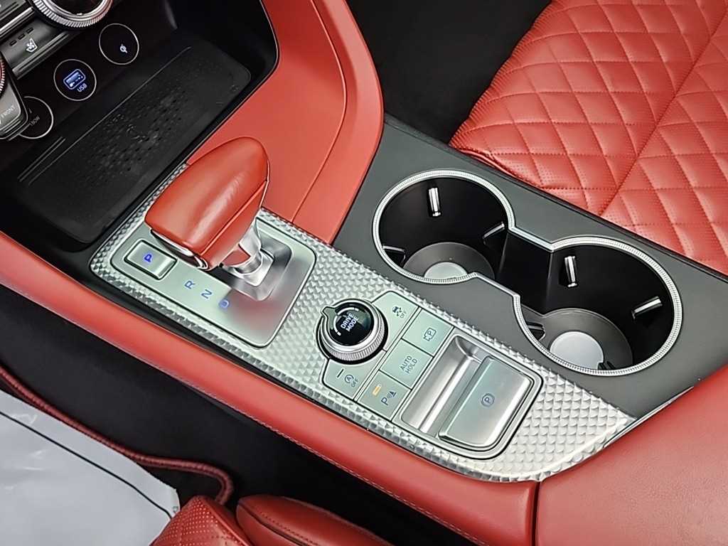 Genesis G70 - Vista 8