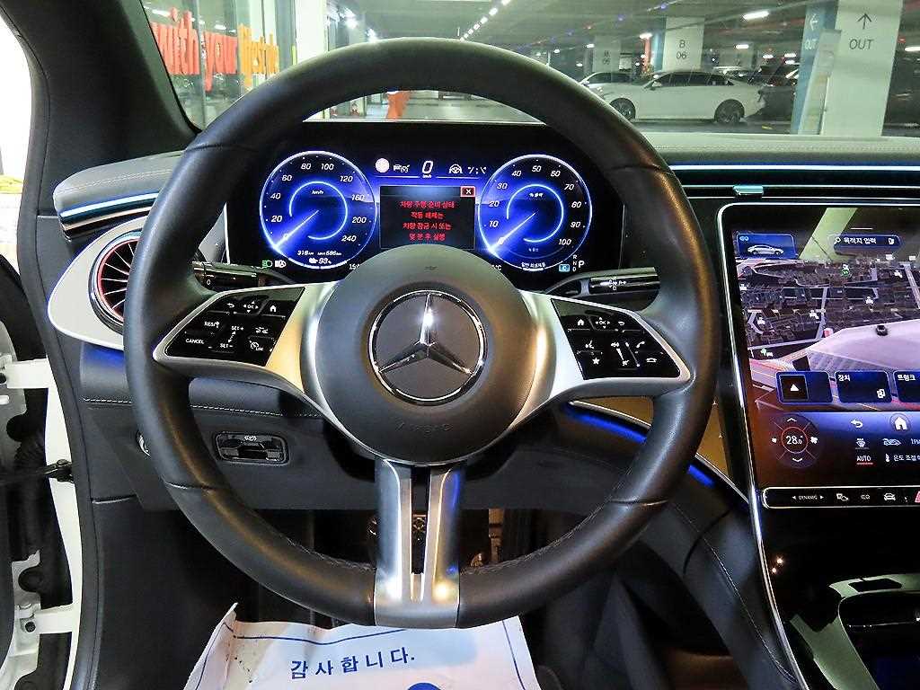 Mercedes Benz EQE - Vista 8