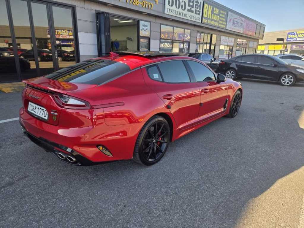 KIA Stinger - Vista 4