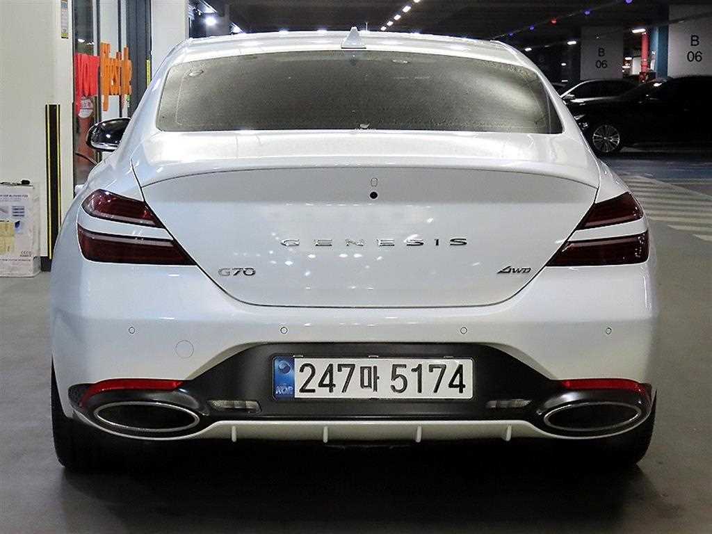 Genesis G70 - Vista 5