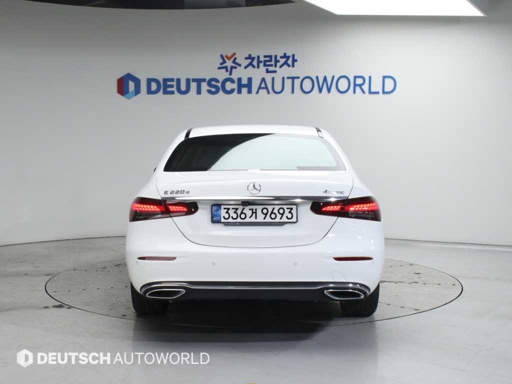 Mercedes Benz E class - Vista 4