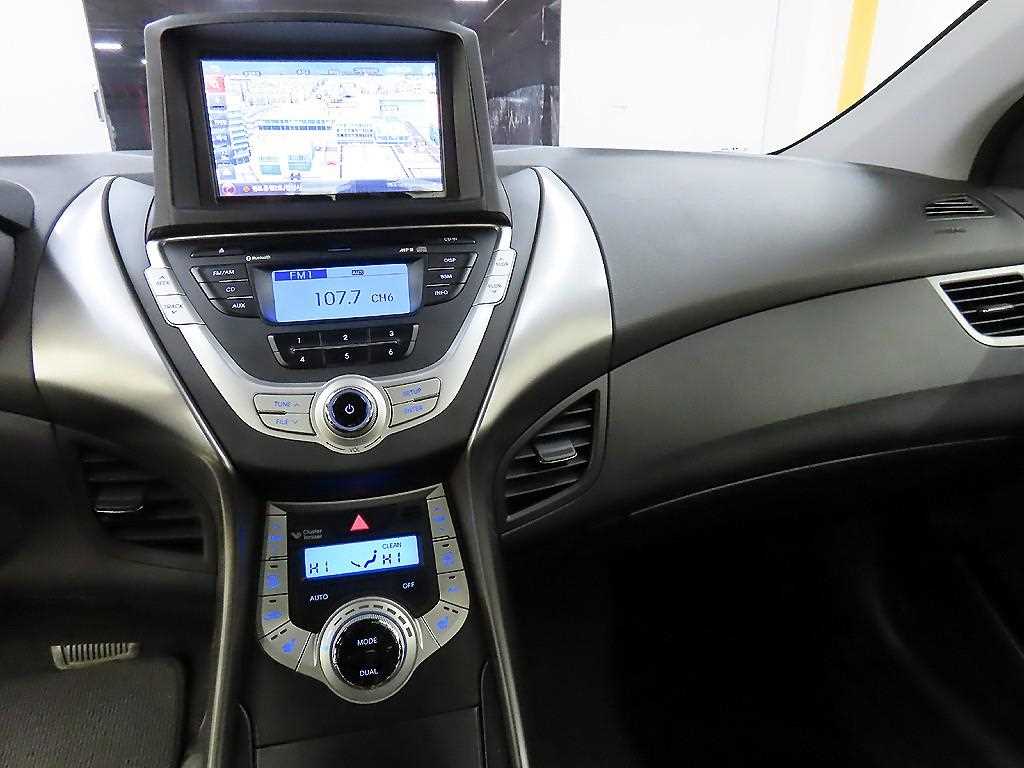 HYUNDAI Avante 2011 - Importación desde Corea - HF Imports Iquique - Foto 13