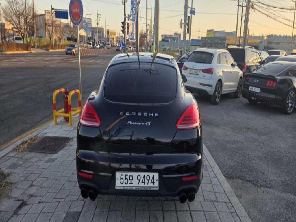 Porsche Panamera - Vista 4