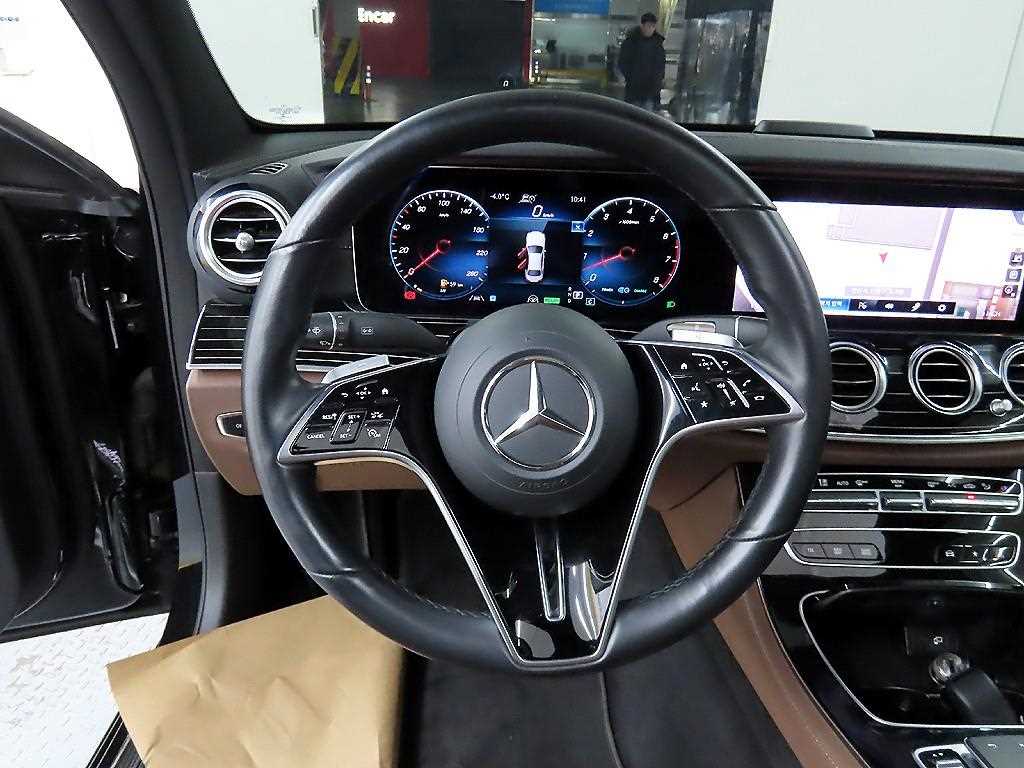 Mercedes Benz E class - Vista 9