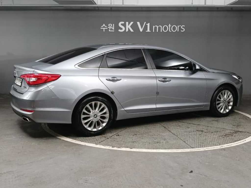 HYUNDAI Sonata - Vista 4
