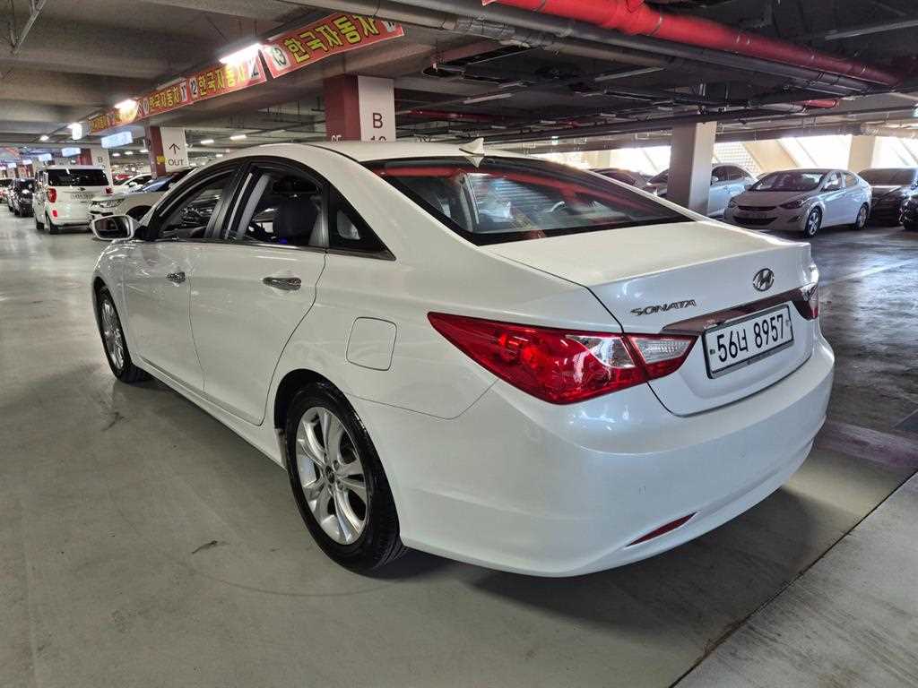 HYUNDAI Sonata - Vista 4