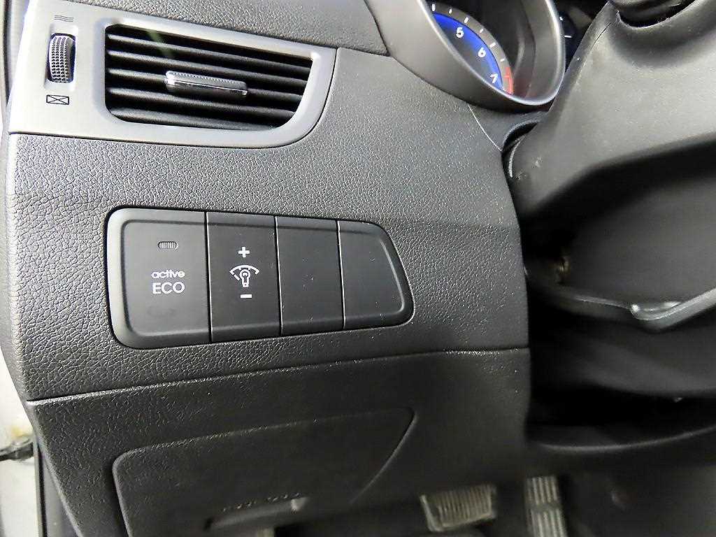 HYUNDAI Avante - Vista 12