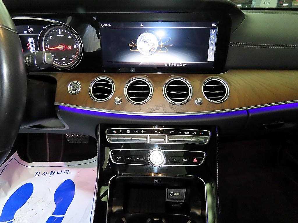 Mercedes Benz E class - Vista 11