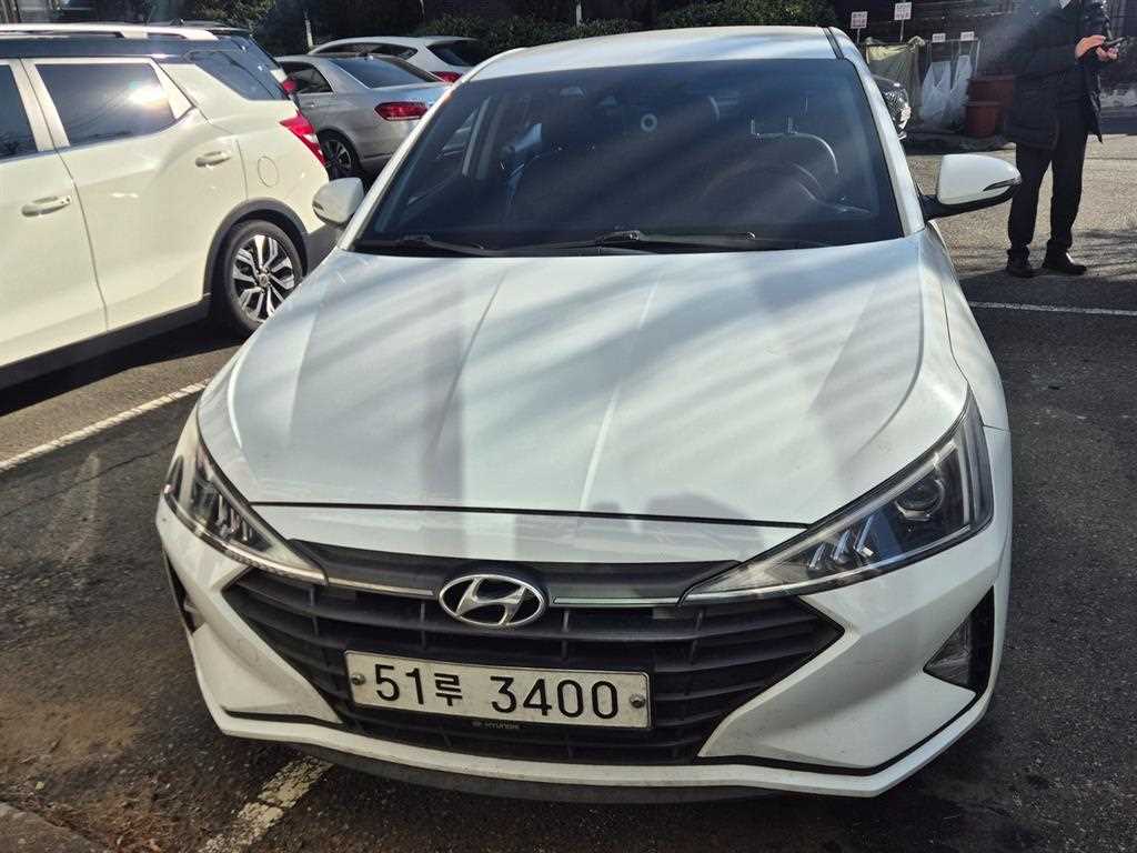 HYUNDAI Avante - Vista 2