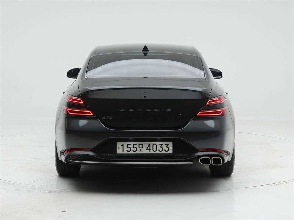 Genesis G70 - Vista 5