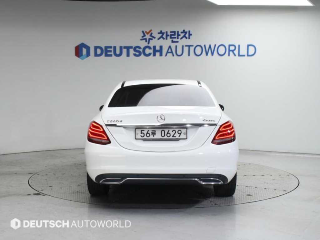 Mercedes Benz C Class - Vista 4